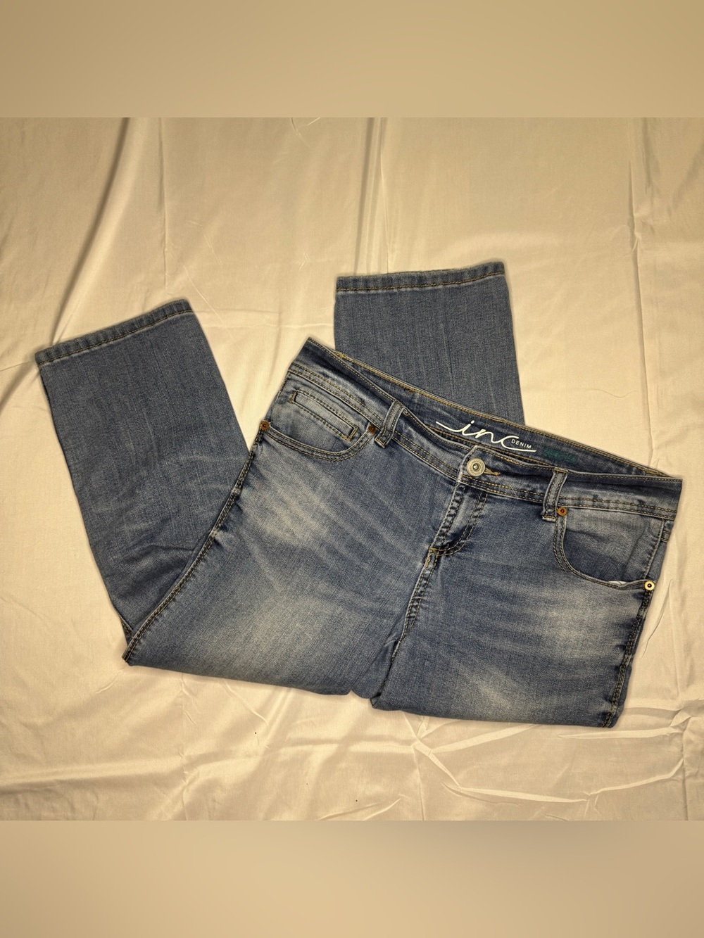 Y2K Low Rise Capris - Picture 3 of 10